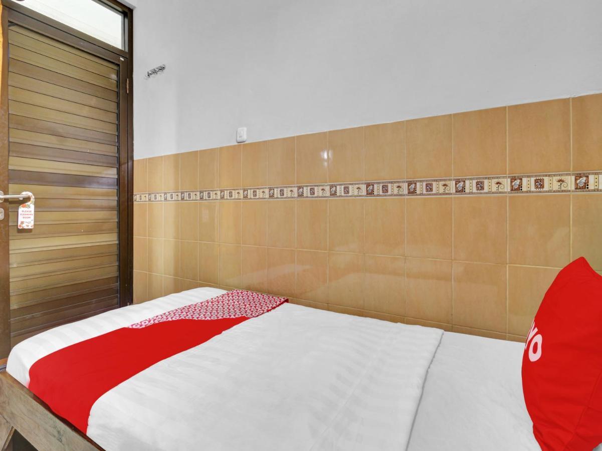 Oyo 90695 Srikandi Nologaten Hotel Yogyakarta Exterior photo